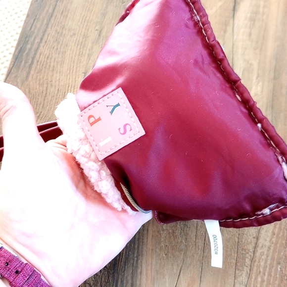 FREE W BUNDLE Ipsy Pink Sherpa Wristlet 4.5"x7" NWOT - Picture 6 of 7
